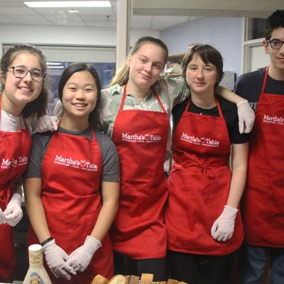 students volunteering